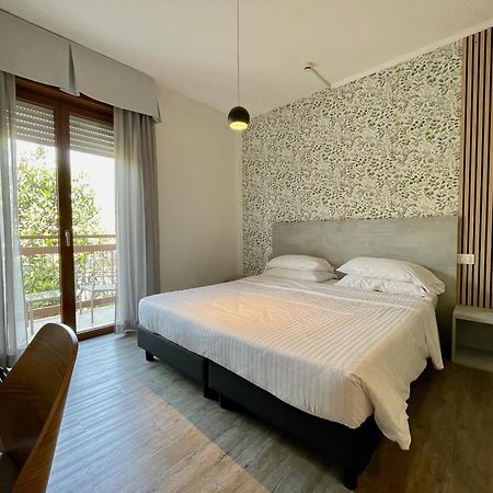 B City Hotel Bardolino Exterior photo