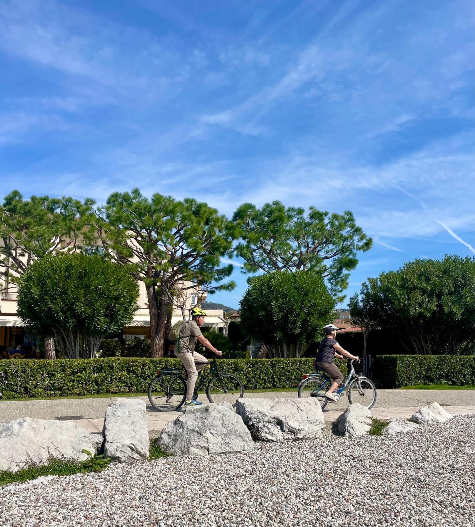 B City Hotel Bardolino Exterior photo