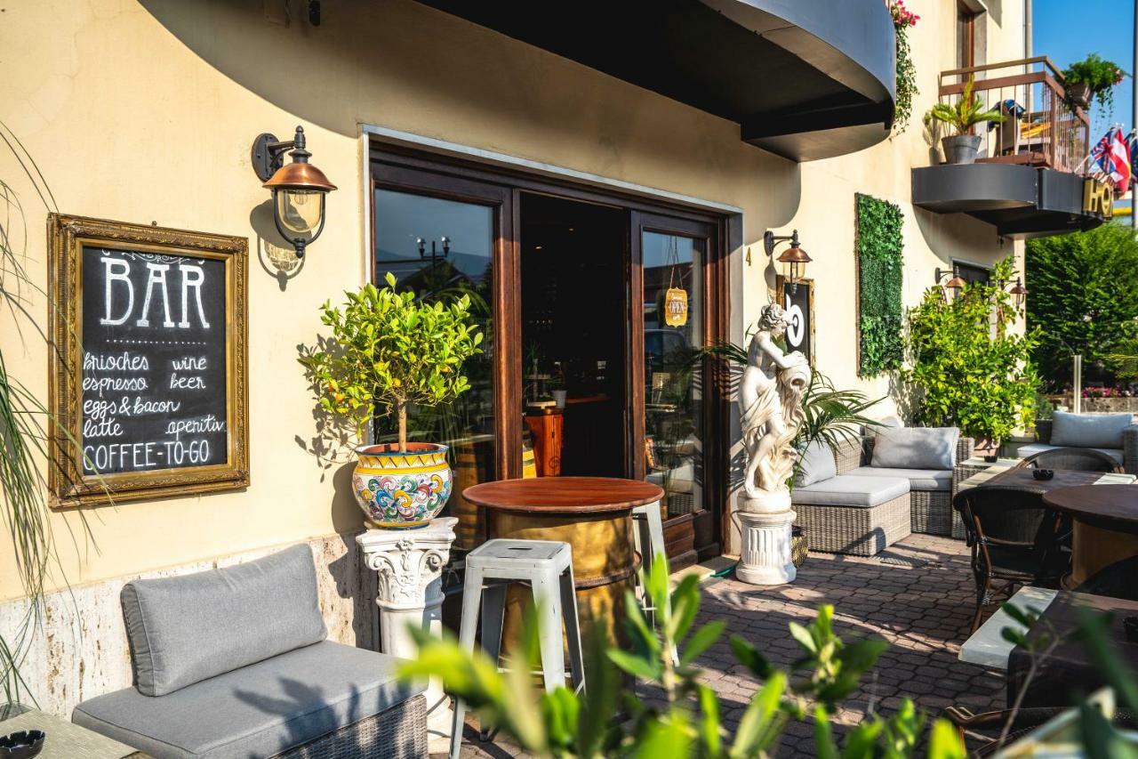 B City Hotel Bardolino Exterior photo